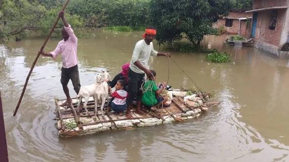 महानदी का जलस्तर बढ़ने से बाढ़ प्रभावित गांवों में राहत-बचाव कार्य जारी…