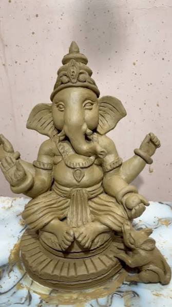 घर पर मिट्टी से खुद तैयार करें बप्पा की मूर्ति, इन 5 स्टेप्स में बन जाएगी सुंदर प्रतिमा…