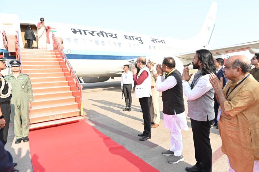 राष्ट्रपति श्रीमती द्रौपदी मुर्मु छत्तीसगढ़ प्रवास के पश्चात यहां से हुईं रवाना…