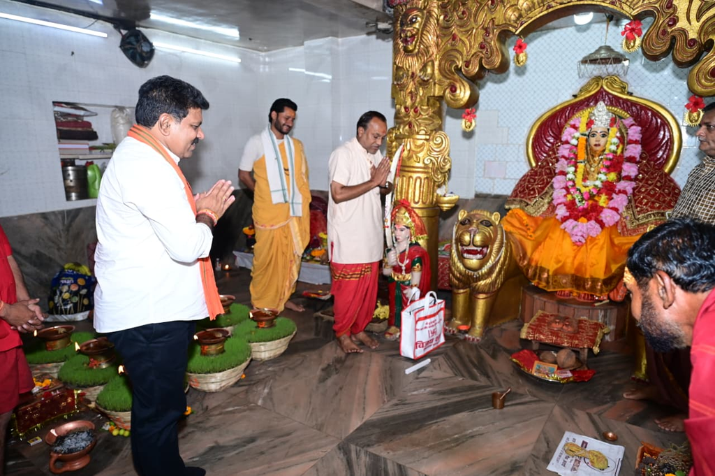 महाअष्टमी पर उप मुख्यमंत्री श्री विजय शर्मा ने किए मां दंतेश्वरी, मां परमेश्वरी और मां चंडी के दर्शन…