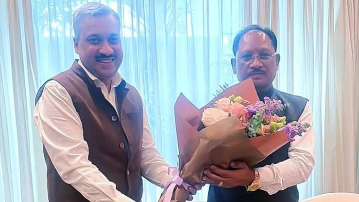 सिंगापुर से रायपुर लौटे CM साय, ढोल-नगाड़ों से स्वागत, बोले – सफल रहा दौरा, प्रदेश को मिले ₹43,600 करोड़ के निवेश प्रस्ताव…