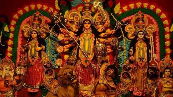 नवरात्रि के 9 दिन के 9 शुभ रंग, पूजा में शामिल कर देवी मां को करें प्रसन्न…