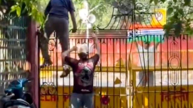 क्या जंतर-मंतर पर तिरंगा लहराना कोई अपराध था CJP के संस्थापक अभिजीत दिपके ने पार्टी नेताओं की गिरफ्तारी पर सवाल उठाए…