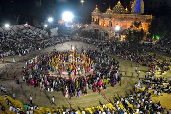 नवरात्र में गरबा करने के पीछे क्या है धार्मिक मान्यता जानिए जलते दीपक और गोल घेरे का खास महत्व…