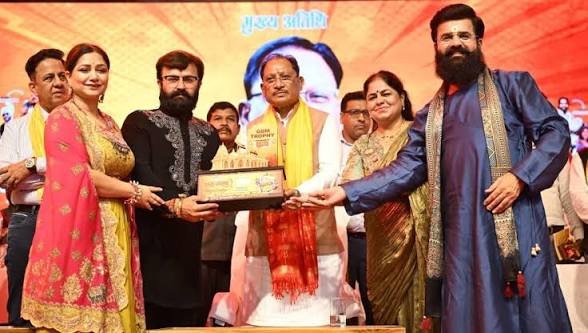 मुख्यमंत्री राजधानी में आयोजित विभिन्न गरबा महोत्सवों में हुए शामिल, दुर्गा पूजा पंडालों में किए माता के दर्शन…