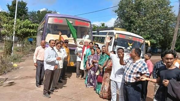 मुख्यमंत्री तीर्थ यात्रा योजना के तहत 88 श्रद्धालु बाबा बैद्यनाथ धाम रवाना, डॉ. संदीप जैन एवं जनपद अध्यक्ष टिकेश्वरी मुरली साहू ने दिखाई हरी झंडी…