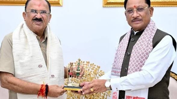 मुख्यमंत्री साय से यहां के विधानसभा अध्यक्ष श्री वासुदेव देवनानी ने की सौजन्य भेंट…