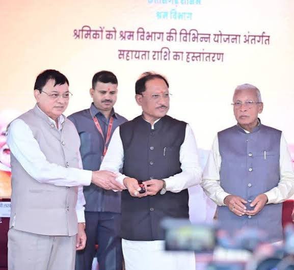 निर्माण श्रमिकों के जीवन में खुशहाली ला रहीं सन्निर्माण कर्मकार मंडल की जनकल्याणकारी योजनाएं…