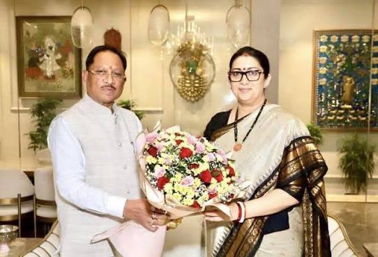 अभनपुर पहुंचीं स्मृति ईरानी, सीएम विष्णु देव साय के साथ ‘मन की बात’ कार्यक्रम में होंगी शामिल…