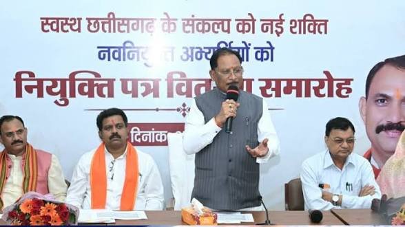 रोगियों की सेवा को पुण्य कार्य मानकर पूरी निष्ठा और संवेदनशीलता से निभाएं अपना दायित्व सीएम साय…